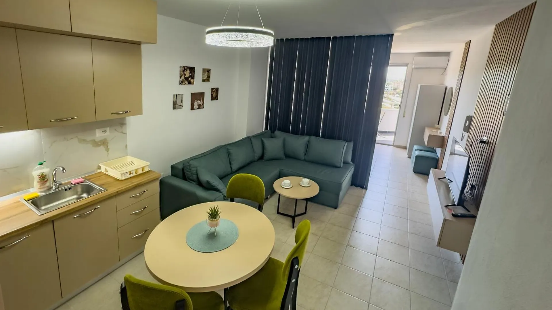 Eden Apartment Golem 0*,  Albánia